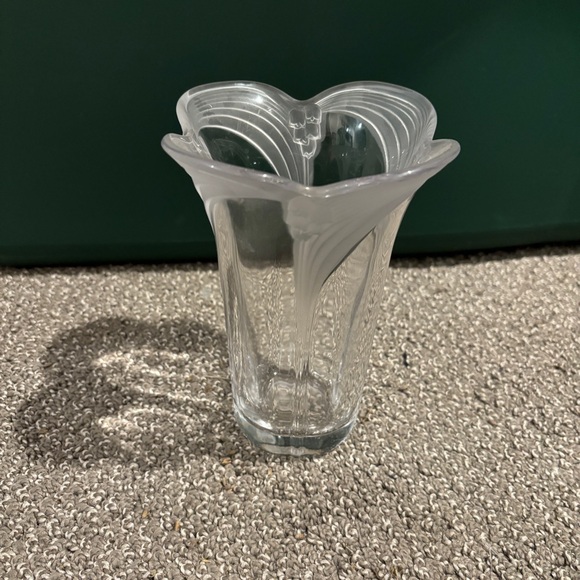 Vintage 6” Mikasa Lily of the Valley Vase in EUC - Picture 3 of 7